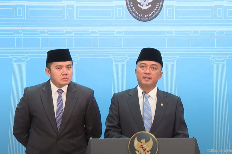 Teddy Buka Suara Soal Pembicaraan Prabowo dengan Bloomberg di Istana