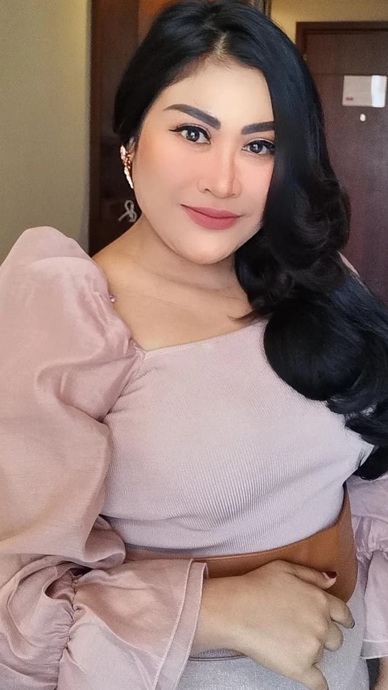 Dinikahi Dosen Kaya, Ini Profil Boiyen, Komedian Terkenal: Usia, Agama, dan Karier