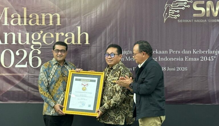 Dari Menteri hingga Kepala Desa, 16 Tokoh Terima Anugerah SMSI 2026 di Dewan Pers