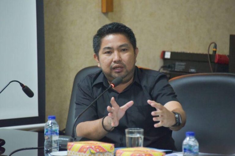 Bang Dhin Kritik Kinerja Perizinan Kalsel: Saatnya Berbenah, Bukan Berpuas Diri
